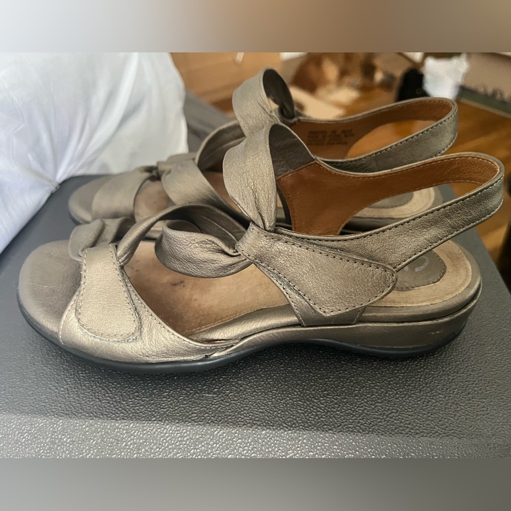 Clarks Artisan Gold Bronze Leather Comfort Slingback Strappy Sandals Size 7M